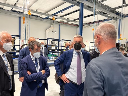 Piaggio Aero, il ministro Guerini assicura: &quot;Per il Governo importante presidio tecnologico e occupazionale&quot;. Soddisfatti i sindacati (FOTO e VIDEO)