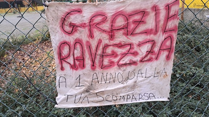 &quot;Grazie Ravezza a 1 anno dalla tua scomparsa&quot;, a 365 giorni dalla chiusura del campo non si placa la protesta dei bambini