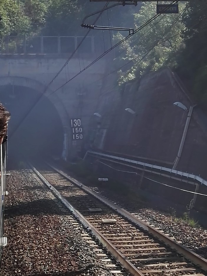 Fumo in galleria tra Spotorno e Finale: attimi di paura sul treno regionale '6184'