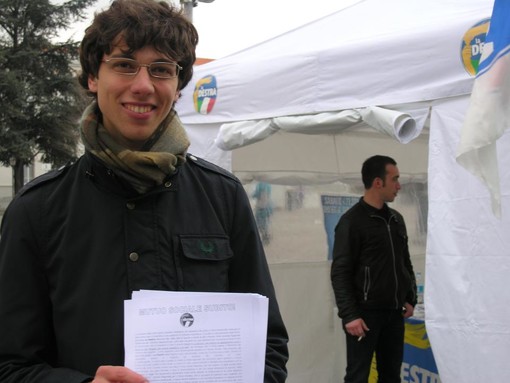 Savona, gazebo de La Destra per i due Marò, Tomaso Bruno ed Elisabetta Boncompagni