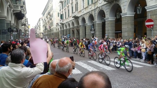 Savona, il 7 maggio arrivano Giro d'Italia e E-Bike: strade chiuse per tre ore e mezza