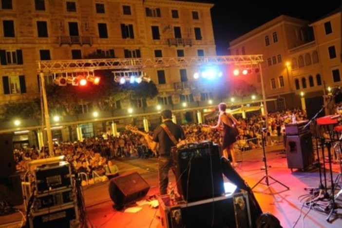 Notti bianche in centro, divieti, vie chiuse , parcheggi e servizi navetta