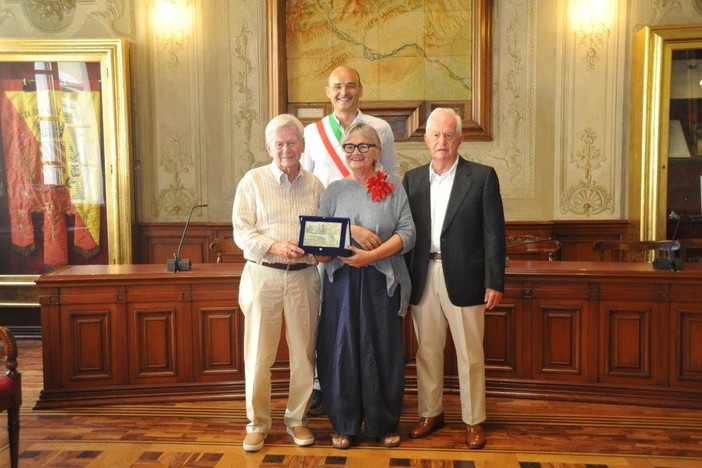 Finale Ligure, consegnata targa ai fratelli Ghigliazza