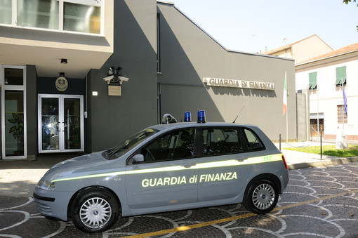 Stabilimento balneare abusivo ad Albenga: sequestrato da Guardia di Finanza e Polizia Locale