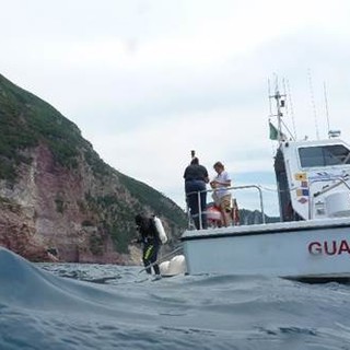 Imbarcazione a vela in avaria a Savona, diportisti tratti in salvo dalla Guardia Costiera