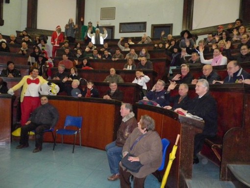 Albenga: numeroso gruppo di soci del Fiat 500 Club Italia all'Ospedale Gaslini per la visita ai piccoli pazienti