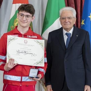 Gioele Mazzone col Presidente della Repubblica Sergio Mattarella (foto dal sito istituzionale del Quirinale)