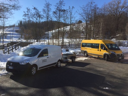 Giusvalla completa il proprio parco mezzi: acquistati uno scuolabus e un furgone (FOTO)