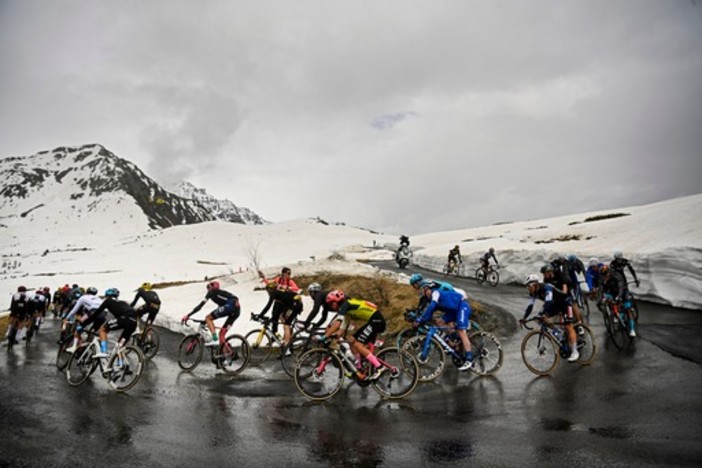 BuonGiro. Ce n'è per tutti sul banco degli imputati: il Giro d'Italia ha perso la via