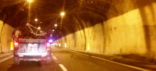 Finale Ligure, tamponamento tra due auto in galleria: code sull'autostrada A10