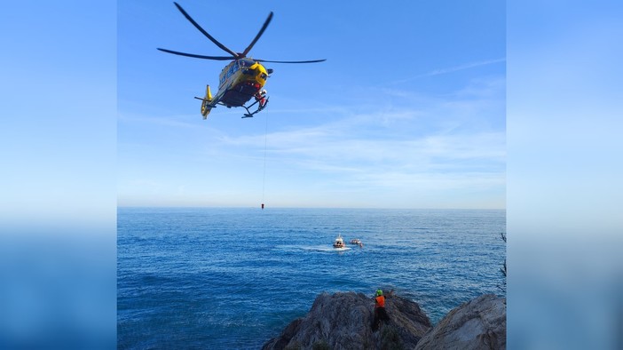 Malore in mare al largo della Baia dei Saraceni, invano i soccorsi: muore un uomo