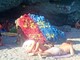 Samp-Genoa, è lotta per l’Ultima Spiaggia di Albisola: tifosi dipingono una roccia di rosso-blu