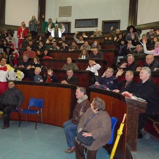 Albenga: numeroso gruppo di soci del Fiat 500 Club Italia all'Ospedale Gaslini per la visita ai piccoli pazienti