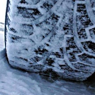 Scatta l'obbligo di pneumatici invernali o catene a bordo: l'ordinanza della provincia