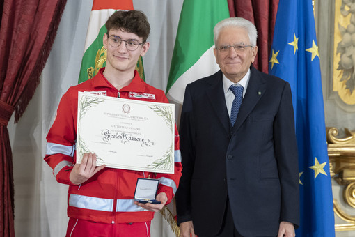 Gioele Mazzone col Presidente della Repubblica Sergio Mattarella (foto dal sito istituzionale del Quirinale)