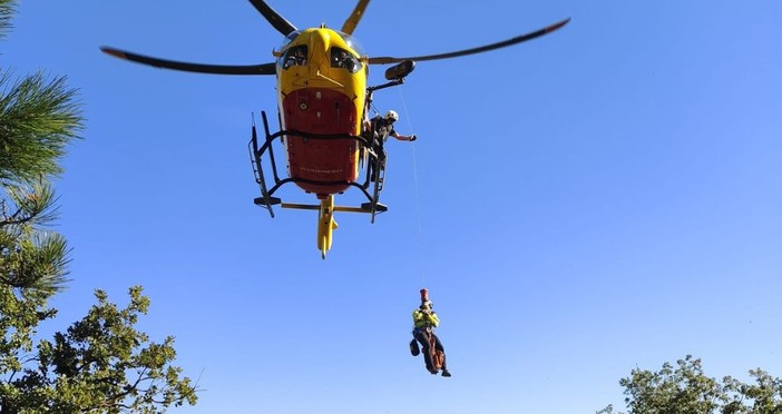 Calice, biker cade sul sentiero Madonna della Guardia: al Santa Corona con l’elisoccorso