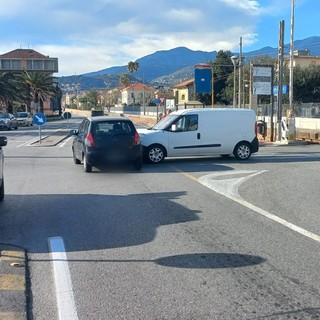 Borgio, scontro auto-furgone sulla via Aurelia (FOTO)