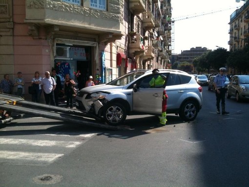 Savona: incidente in via Cherubini, nessun ferito