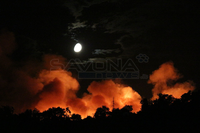 Incendio nell’albenganese, Toti elogia le forze intervenute: “Tutti hanno svolto uno straordinario lavoro”