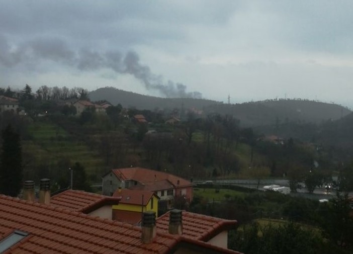 Camion in fiamme sulla A10, tra Varazze e Arenzano