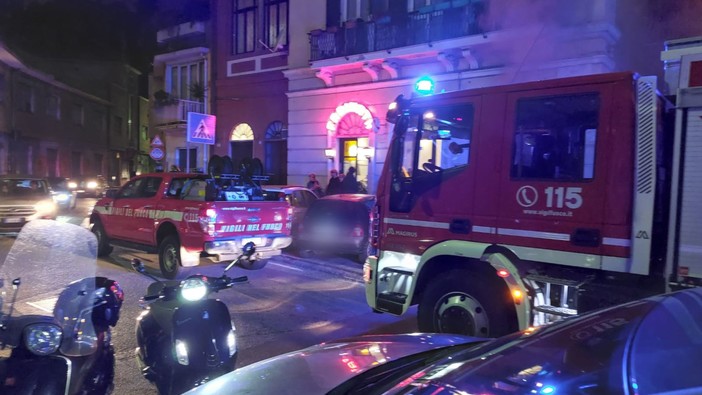 Savona, incendio in via Famagosta: traffico bloccato