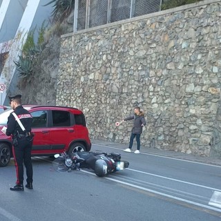 Albissola Marina, scontro auto-moto: una persona ferita, traffico bloccato