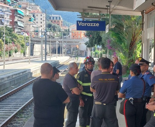 Uomo muore investito da un treno a Varazze: in graduale ripresa la circolazione ferroviaria  tra Savona e Cogoleto (FOTO)