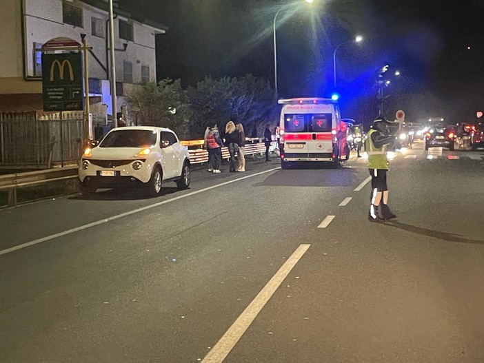 Albenga, scontro tra auto lungo la via Aurelia: soccorsi mobilitati