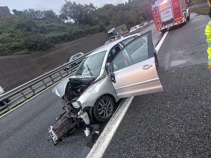 A10, incidente tra Savona e Albisola: soccorsi mobilitati, un'auto coinvolta (FOTO)