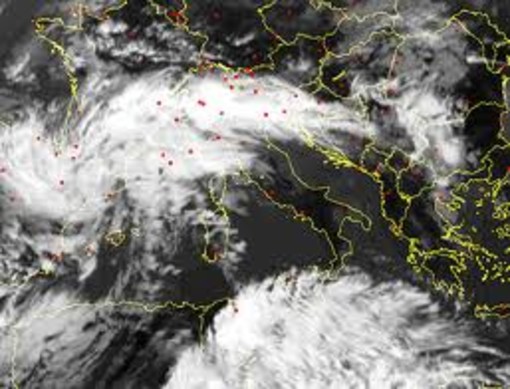 Da questa notte per 3 giorni rischio alluvione in Liguria