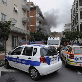 Diano Marina: incendio al 'Bar Locanda &amp; Vi' in via Milano, evacuati i due condomini sovrastanti