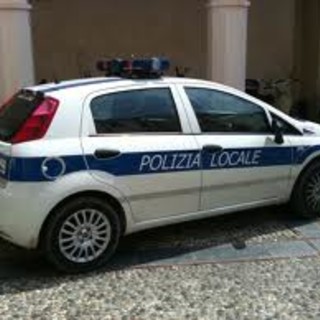 Albenga: incidente con fuga, la Polizia Municipale non lascia scampo