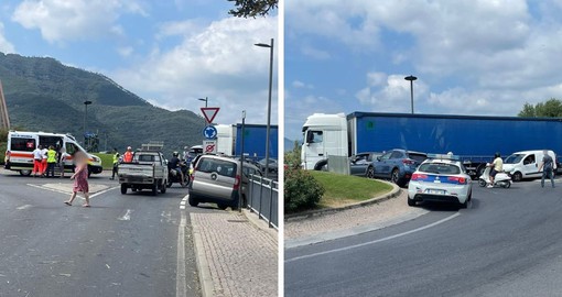 Albenga, scontro tra un tir e una moto alla rotonda di Bastia: traffico in tilt