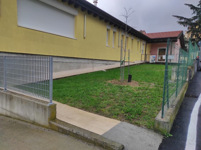 Albenga, abbattimento barriere architettoniche: sopralluogo alle scuole di Campochiesa