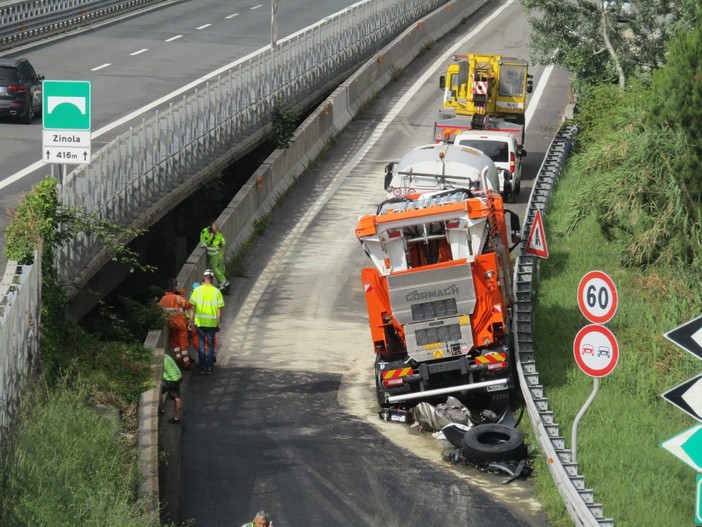 Incidente sulla A10, chiusa l'uscita Savona Vado: traffico paralizzato sulla via Aurelia