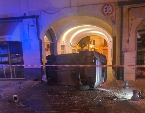 Grave incidente nella notte a Pietra Ligure, morto un ragazzo di 19 anni