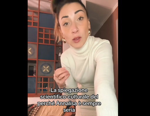 Perchè Annalisa è sempre seria? Influencer genovese ironizza: &quot;E' ligure, è normale&quot;, e la cantante risponde: &quot;Sorridiamo solo se lo sentiamo davvero&quot;