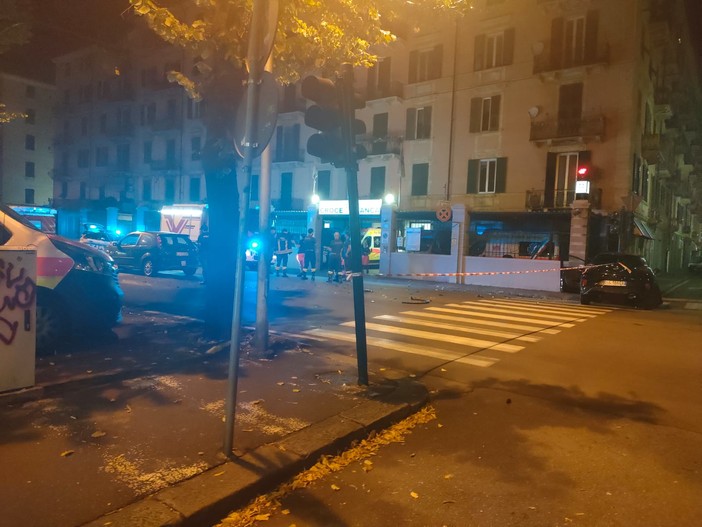 Savona, violento scontro tra due auto in corso Mazzini: tre feriti trasportati al San Paolo (FOTO)