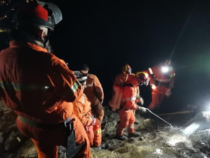 Incendio sulle alture di Varazze, indentificati i due responsabili: avevano ancora gli accendini in tasca