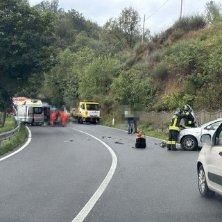 Scontro tra auto e furgone sul Colle di Cadibona, tre feriti in codice giallo