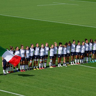 L'Italrugby femminile prima del match con la Francia (foto pagina Facebook Federazione Italiana Rugby)