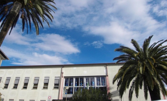 Più sicurezza per i bambini di Ceriale: divieto di sosta nei parcheggi delle scuole negli orari di entrata e uscita