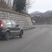 Nuovo incidente sulla Sp29 del Cadibona: auto perde il controllo e si schianta sul muraglione