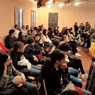 Ortovero: grande successo per la giornata dedicata al Pigato con i laboratori didattici e l’incontro con l’attore Pino Petruzzelli presentato dal giornalista Claudio Porchia