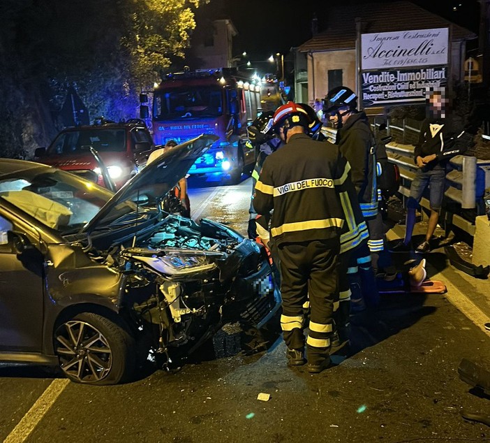 Finale, incidente sulla Sp 490 all'altezza di via Caprazoppa: un ferito al Santa Corona