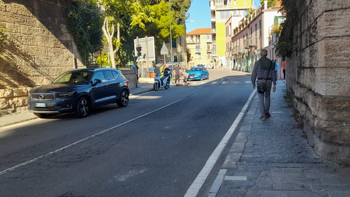 Savona, anziana investita da uno scooter: soccorsa e trasportata in codice giallo al San Paolo