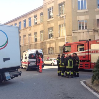 Pensionato investito da un camion frigo in piazza Brennero a Savona