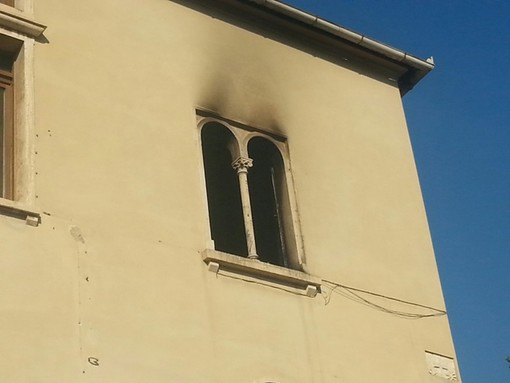 Incendio all'abbazia di Finalpia: brucia una stanza, ma avrebbe potuto prendere fuoco tutta la struttura