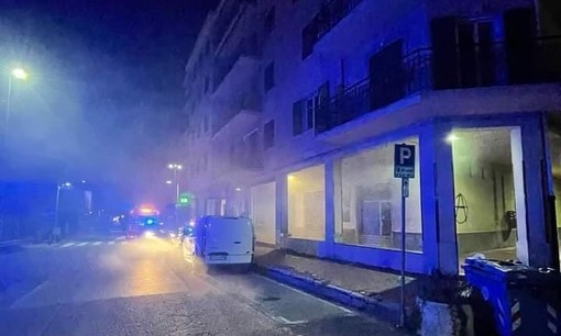 Albisola, incendio in un negozio di ceramiche: vigili del fuoco mobilitati (FOTO)