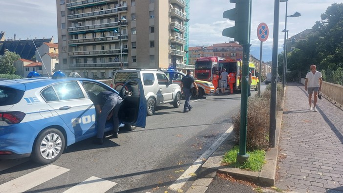 Pedone investito a Savona, codice giallo al San Paolo (FOTO)